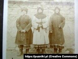 Мешканці Пужників до 1939 року. Світлина із сайту puzniki.pl