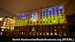 «Міська влада всіляко сприятиме об’єктивному та відкритому розслідуванню в законодавчому порядку в обох справах», заявили в адміністрації