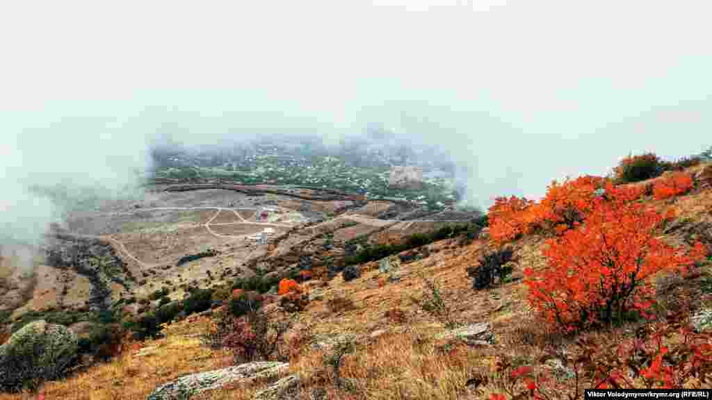 Ближе к вечеру дорога вниз – словно в тумане