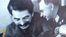 Світлини зі Сталіним демонстрували перехожим у Харкові Світлини зі Сталіним демонстрували перехожим у Харкові