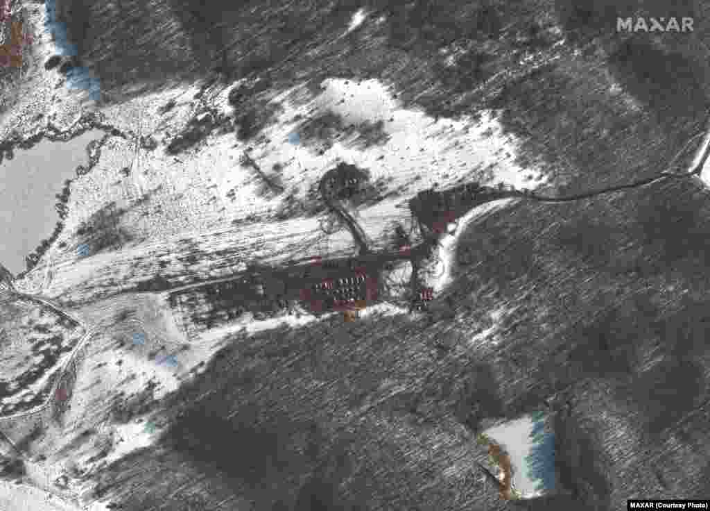 Нова військова техніка на південному заході від Білгорода, Росія, 21 лютого 2022 року. Satellite image ©2022 Maxar Technologies