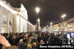 Мітинг проти війни в Україні біля станції метро Гостинний двір у Сант-Петербурзі. Росія 24.02.2022