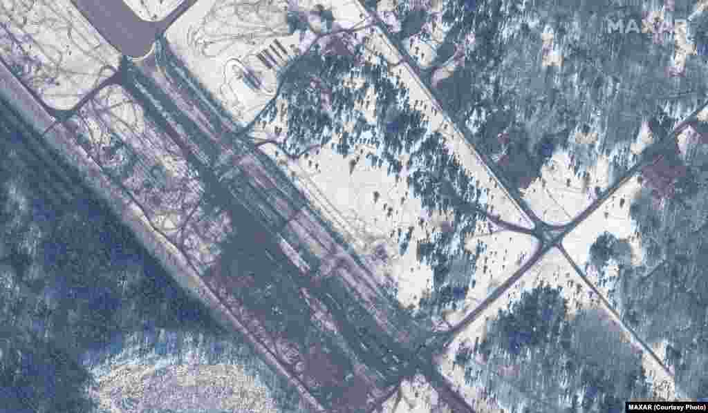 Аеродром Зябрівка в Білорусі, звідки відбули російські сухопутні війська, 15 лютого. Компанія Satellite image ©2022 Maxar Technologies повідомляє, що їхнє актуальне місцезнаходження невідоме