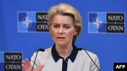 «Путін став на шлях, який мав на меті знищення України. Але він також насправді знищує майбутнє власної країни», – прокоментувала президентка Єврокомісії