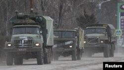 Очевидці помітили військові автомобілі в центрі міста. Фото архівне