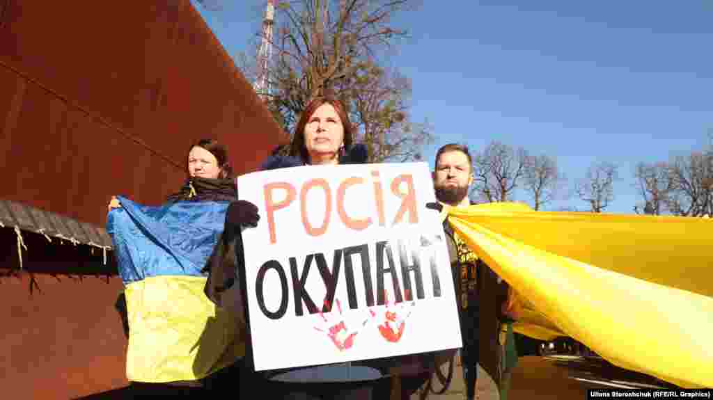 Тетяна приїхала із Сімферополя до Львова у 2014 році, щоб продовжувати боротьбу.  «Я хочу додому. У мене там діти залишились. Я буду боротися доти, доки б‘ється моє серце», – зауважила вона