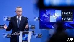 На питання журналістів, чи він вважає дії Москви вторгненням, Єнс Столтенберґ нагадав, що таке вторгнення вже сталося в 2014 році