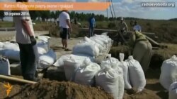 Для захисту від бойовиків жителі Маріуполя риють траншеї і окопи Для захисту від бойовиків жителі Маріуполя риють траншеї і окопи