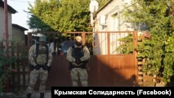 Российские силовики возле дома Айдера Кадырова