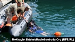Фоторепортаж: в Одесі тренується понад 100 водолазів