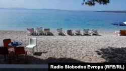 Mjere se ne odnose na bh. državljane koji imaju hrvatski pasoš, odnosno dvojno državljanstvo. Oni mogu nesmetano da prelaze granicu.