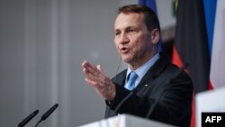 Радослав Сікорський нагадав, що уряд Варшави вже закрив російське дипломатичне відомство в Познані