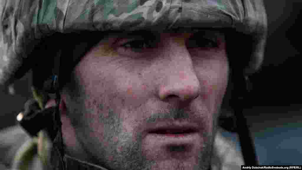 Іван, військовий, який нас скрізь супроводжував на позиціях 