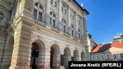 Ратуша Нового Саду після заворушень 5 листопада