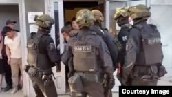 Рейд в одном из московских хостелов. Иллюстративное фото