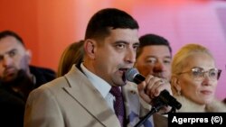 Președintele AUR, George Simion, a anunțat depunerea unei moțiuni de cenzură împotriva guvernului Ciolacu.