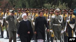 د ايران ولسمشر حسن روحاني د پاکستاني وزيراعظم عمران خان هرکلی وکړ.