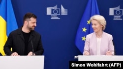 Президент України Володимир Зеленський та президентка Європейської комісії Урсула фон дер Ляєн на спільній прес-конференції в Брюсселі, 17 серпня 2025 року.