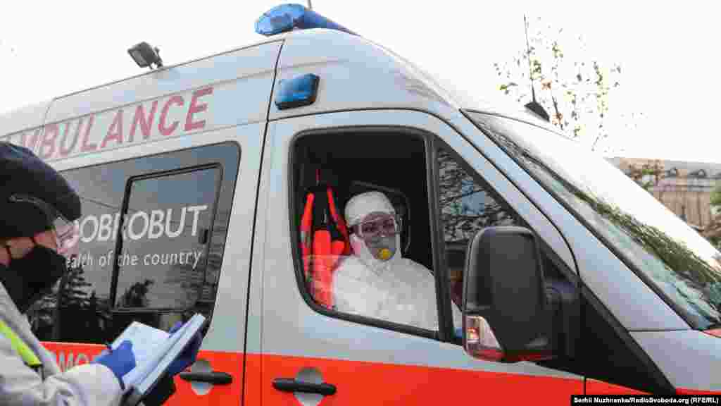 Києво-Печерська лавра зачинена на карантин. На територію лаври можуть потрапити лише медики. Через спалах коронавірусу в Лаврі захворіли вже понад сто монахів. Хворий також ректор Київської духовної академії і ще 18 семінаристів, які живуть на території лаври. ЗМІ повідомляють, що очільник УПЦ (МП) митрополит Онуфрій та очільник Києво-Печерської  лаври Павло також захворіли, але наразі офіційно представники УПЦ (МП) цього не підтверджують