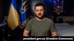 Володимир Зеленський заявив, що зло завжди закінчує однаково – окупант стає капітулянтом, загарбник – утікачем, а військові злочинці стають підсудними