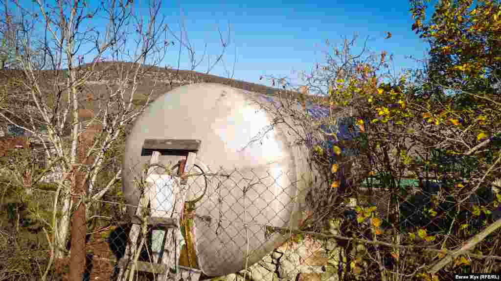 Есть и более «серьезные» резервуары – из стали