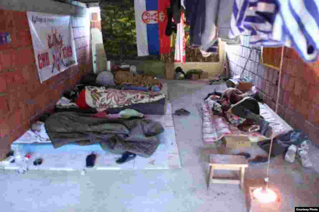 Kuća u kojoj su smešteni pripadnici '1389' na Kosovu, Fotografije: stranica Pokreta '1389' na Facebooku