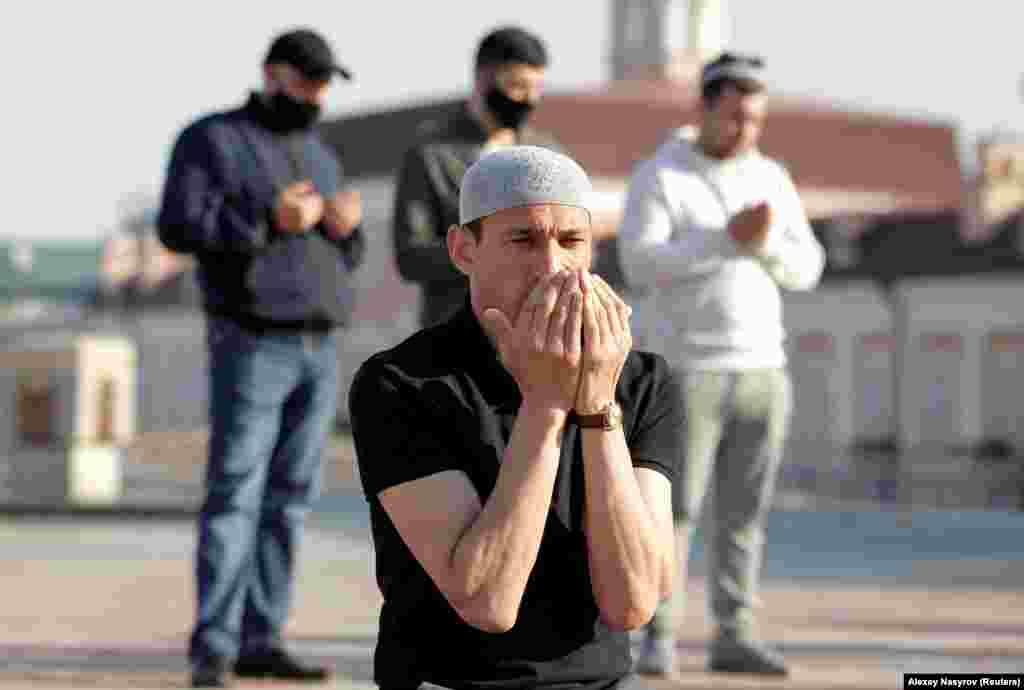 Утренняя молитва в Казани, Россия 