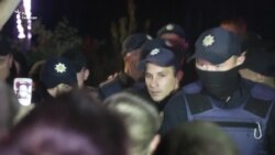 В Одессе вышли с протестом против концерта Ирины Билык из-за ее поездки в Крым (видео) В Одессе вышли с протестом против концерта Ирины Билык из-за ее поездки в Крым (видео)