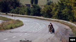 Ілюстраційне фото. Дорога поблизу Донецька, серпень 2014 року