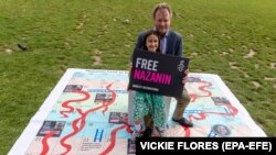 همسر و فرزند نازنین زاغری در لندن