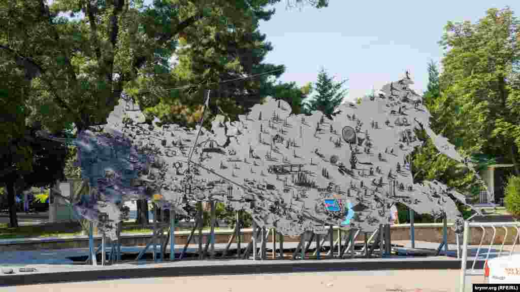 Арт-объект в парке Тренева – металлическую карту России, установленную в ноябре 2019 года, покрасили из-за появившейся ржавчины. Единственный голубой водоем на ней – озеро Байкал