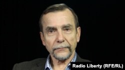 На снимке: Лев Пономарев