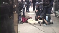 Страйк паризьких клерків переріс у сутички з поліцією (відео) Страйк паризьких клерків переріс у сутички з поліцією (відео)