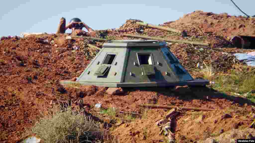 Позиції українських бійців біля населеного пункту Луганське на Артемівському напрямку, незважаючи на встановлення режиму припинення вогню, щодня потрапляють під обстріл бойовиків. За цим опорного пункту, щоночі терористи відкривають вогонь з автоматичних гранатометів і великокаліберних кулеметів. Вдень по бійцям «працює» ворожий снайпер. 30 вересня 2015 року