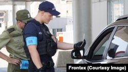 Pripadnici Frontex-a