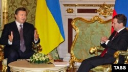 Президент України Віктор Янукович і президент Росії Дмитро Медведєв. Моксва, 5 березня 2010 року