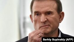 У ніч на 22 вересня стало відомо про обмін полоненими між Україною та РФ: Київ віддав Москві кума Володимира Путіна Віктора Медведчука і ще 55 російських полонених