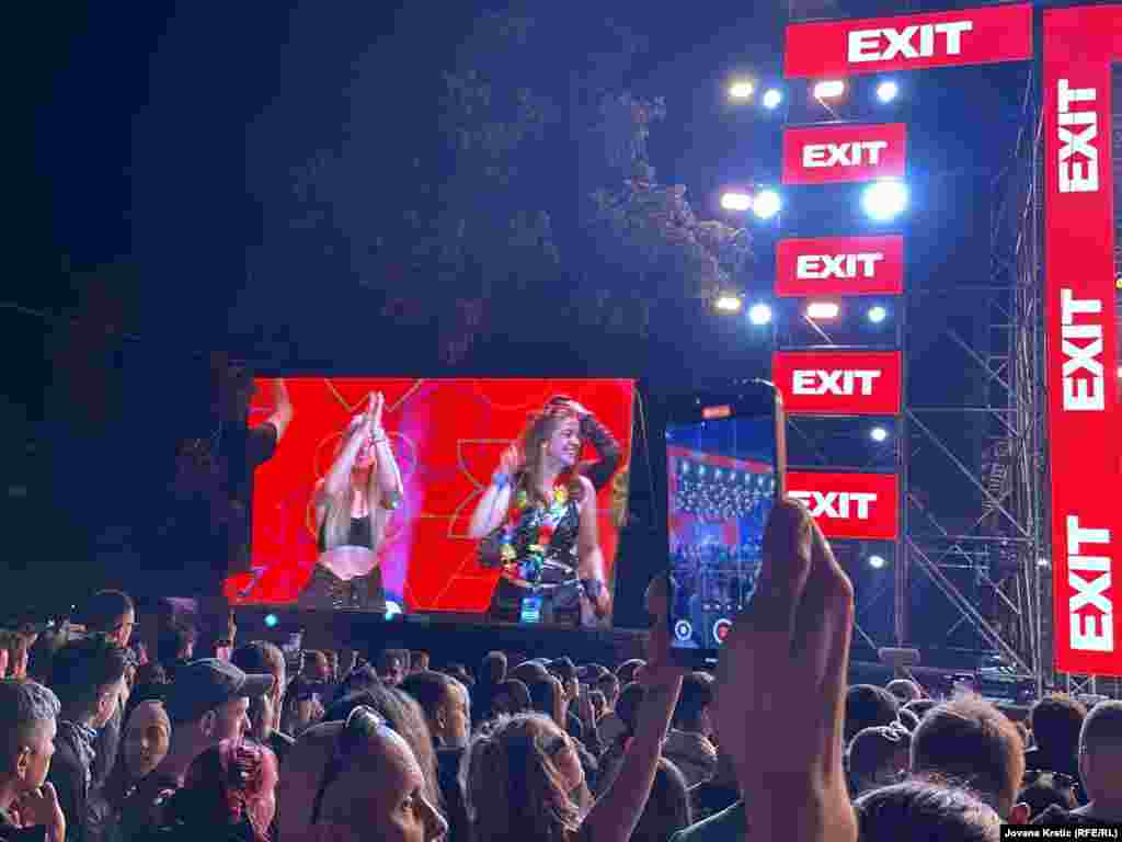 Studenti i publika, zajedno su uzvikivali "Pumpaj" što je jedna od parola višemesečnih protesta u Srbiji sa kojih se traži odgovornost vlasti za nesreću na Železničkoj stanici.