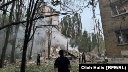 Частково зруйнований житловий будинок після російського удару, Київ, 31 липня 2025 року