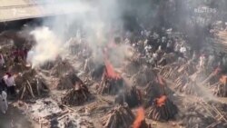 Коронавірусний колапс в Індії: відбуваються масові церемонії кремації померлих від COVID-19 (відео) Коронавірусний колапс в Індії: відбуваються масові церемонії кремації померлих від COVID-19 (відео)