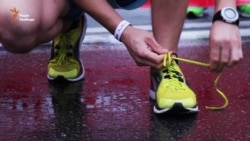 Вышли на дистанции: в Киеве бежали в вышиванках (видео) Вышли на дистанции: в Киеве бежали в вышиванках (видео)