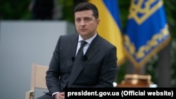 Як вказують у пресслужбі президента, у звітному періоді зафіксоване зростання заробітної плати дружини і зменшення зарплати і доходів від підприємницької діяльності Володимира Зеленського