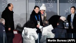 Кім Е Чжон, сестра північнокорейського лідера Кім Чен Ина, під час церемонії відкриття Олімпійських ігор, 9 лютого 208 року