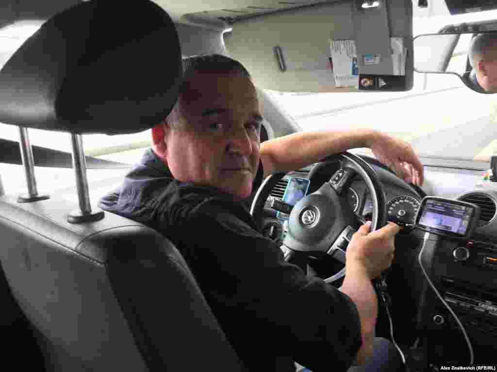 Сальвадор: "Этот референдум незаконен. Мы живем в демократической стране – можно получить большинство в испанском парламенте и изменить все, что хочешь. Но надо уважать закон. Наш закон – это Конституция Испании, и в ней нет права на отделение". 