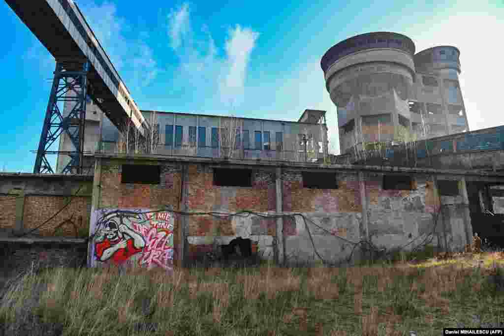 Полуразрушенная угольная шахта «Лонеа» – одна из четырех, оставшихся в румынской долине Жиу