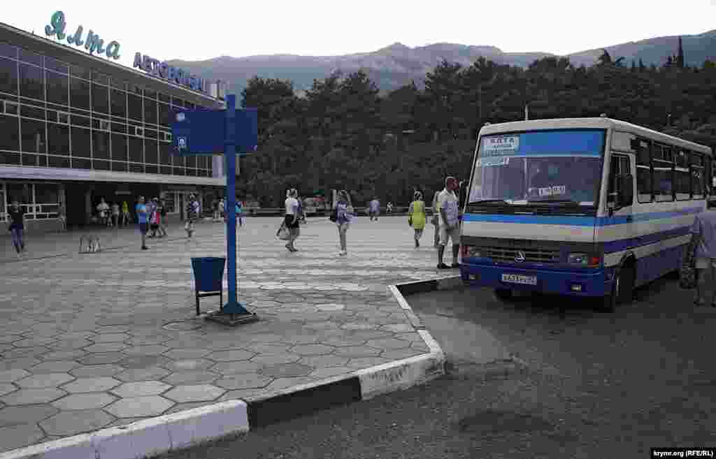 На автобус – тоже