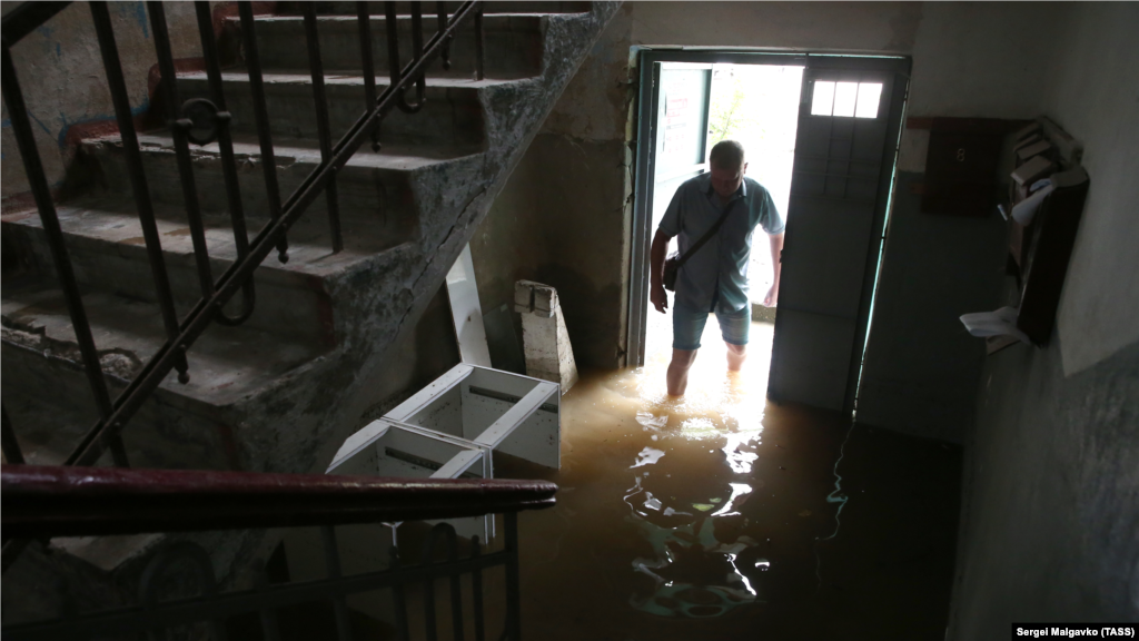 Больше о том, как Керчь спасалась от наводнений смотрите здесь 
