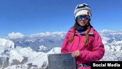 ნატალია ნაგოვიცინა "კომუნიზმის პიკზე", ტაჯიკეთში. 