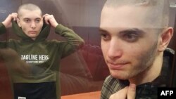 Исмаил Исаев (слева) и Салех Магамадов в суде города Грозный