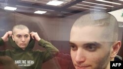 Исмаил Исаев (слева) и Салех Магамадов в суде города Грозный